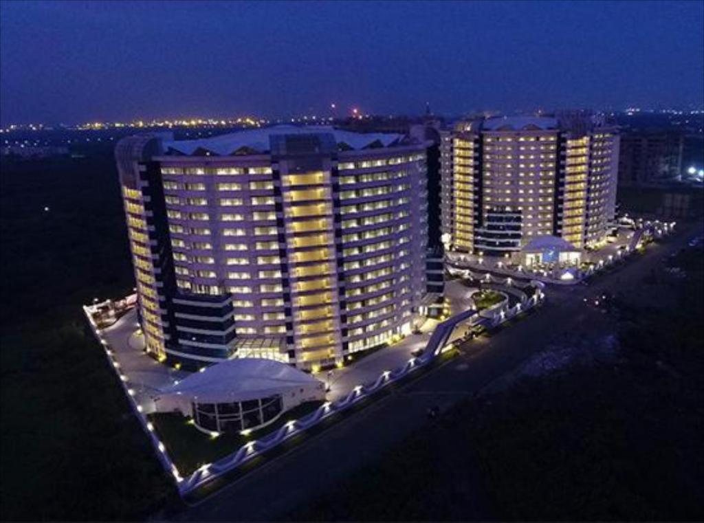 סוראט Homestays At Rajhans Belliza Near Airport מראה חיצוני תמונה